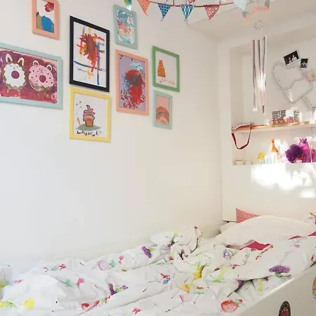 Stylish 3-floor Family Center Appartement